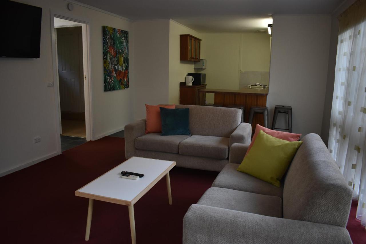 Sanctuary House Resort Motel ฮีลส์วิลล์ ภายนอก รูปภาพ