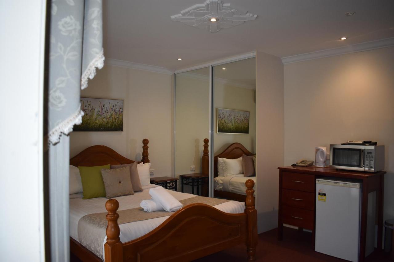 Sanctuary House Resort Motel ฮีลส์วิลล์ ภายนอก รูปภาพ
