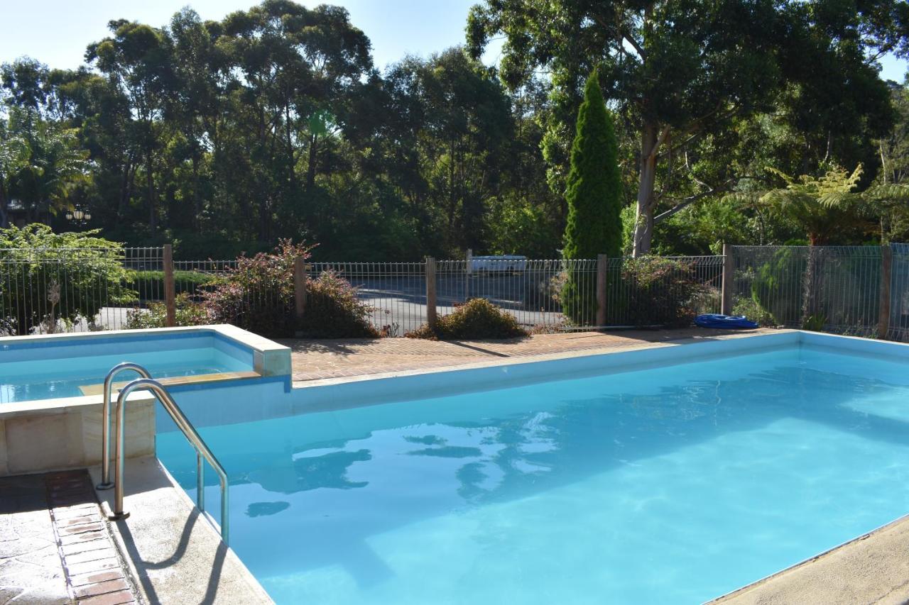 Sanctuary House Resort Motel ฮีลส์วิลล์ ภายนอก รูปภาพ