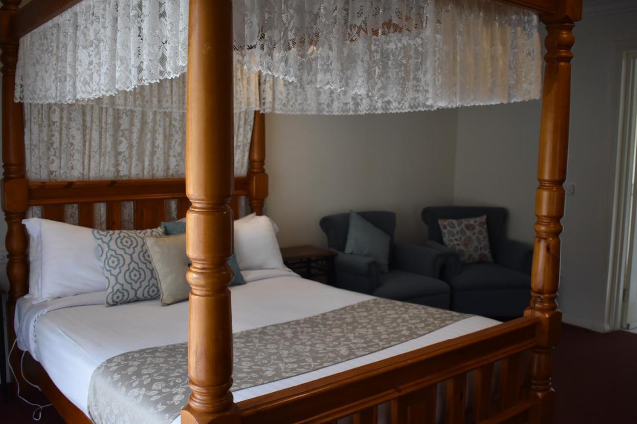 Sanctuary House Resort Motel ฮีลส์วิลล์ ภายนอก รูปภาพ