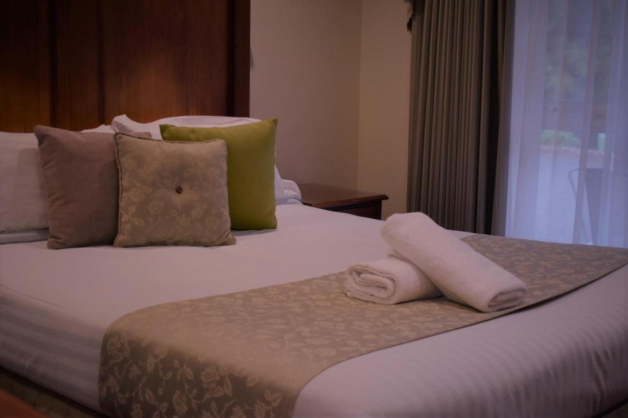 Sanctuary House Resort Motel ฮีลส์วิลล์ ภายนอก รูปภาพ