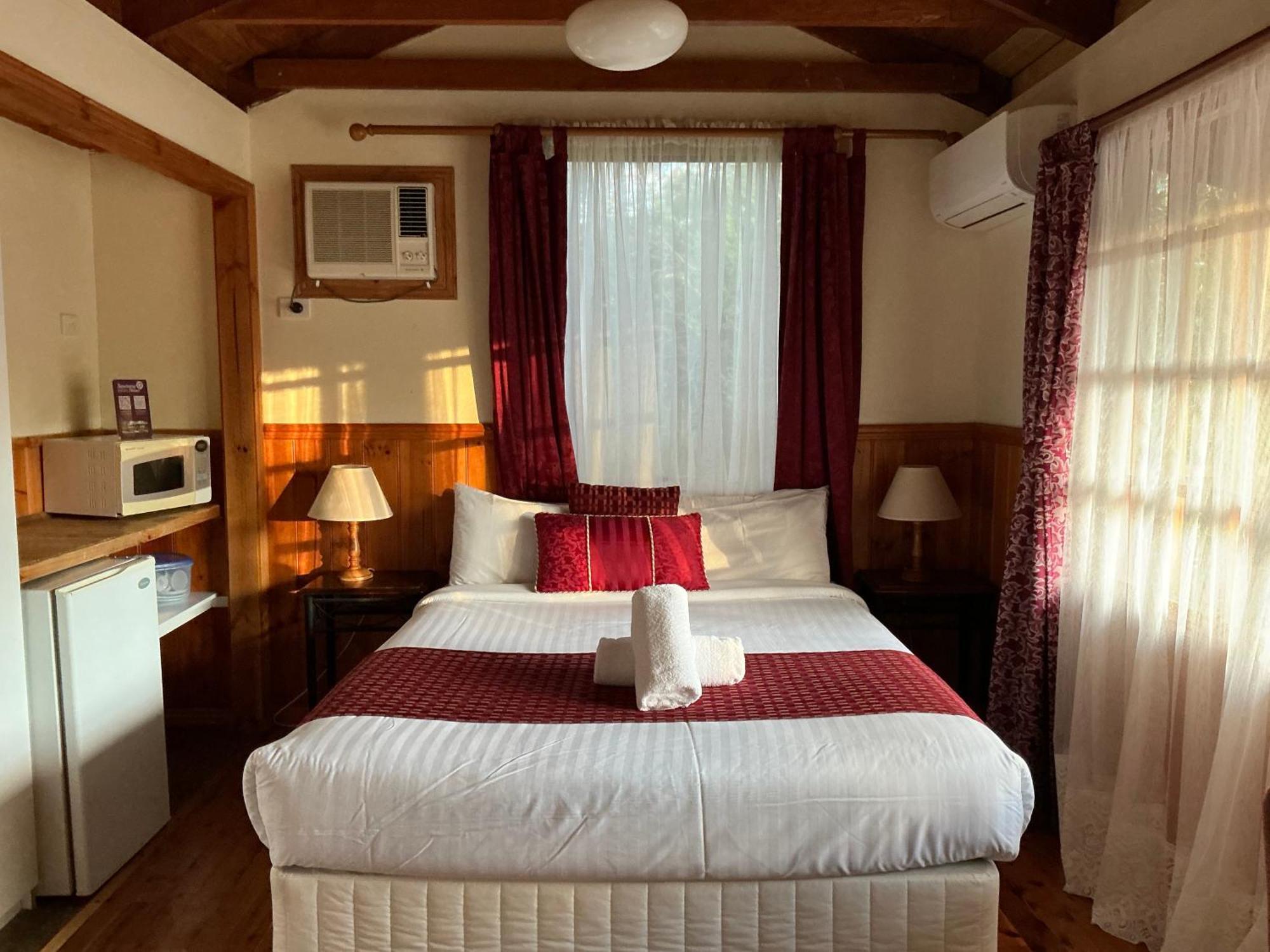 Sanctuary House Resort Motel ฮีลส์วิลล์ ภายนอก รูปภาพ
