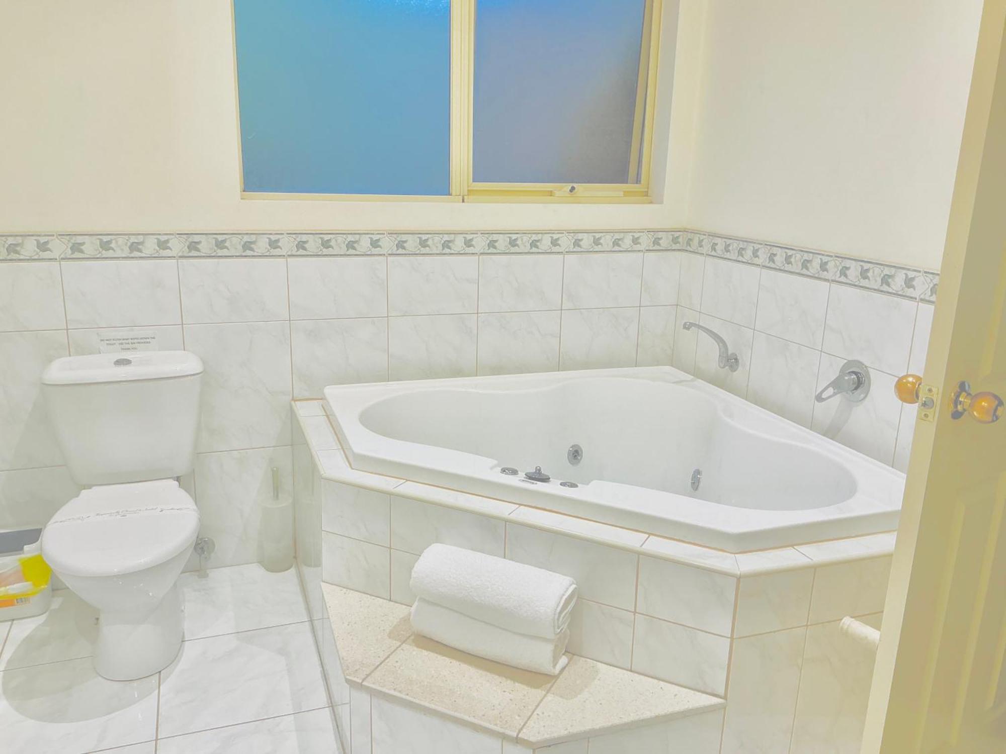 Sanctuary House Resort Motel ฮีลส์วิลล์ ภายนอก รูปภาพ